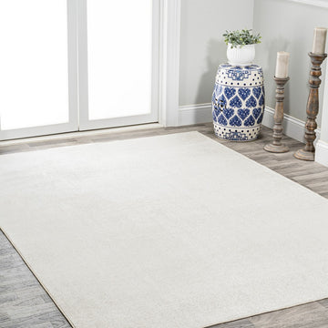 Twyla Classic Solid Low-Pile Machine-Washable Area Rug